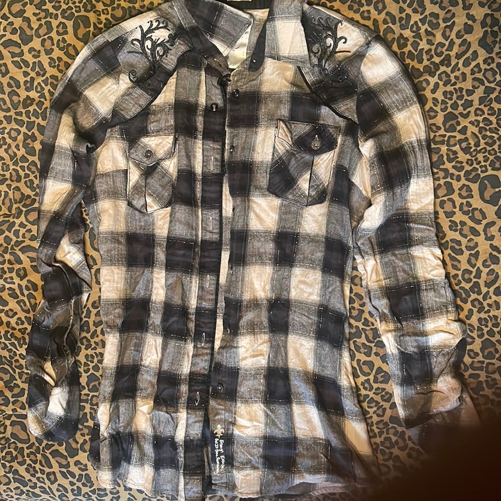 Roar Button up